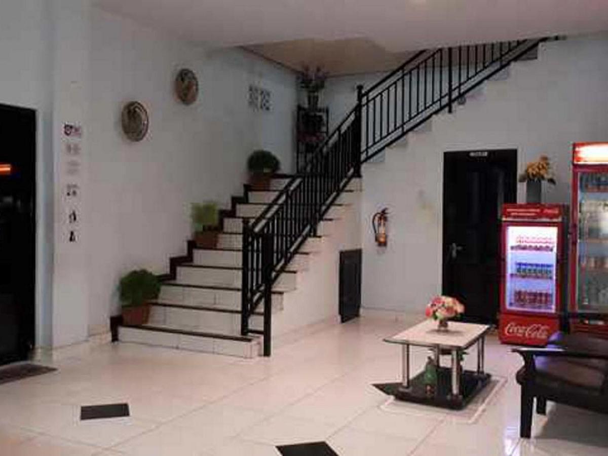 Reddoorz At Hotel Rumberpon Sorong Exterior photo